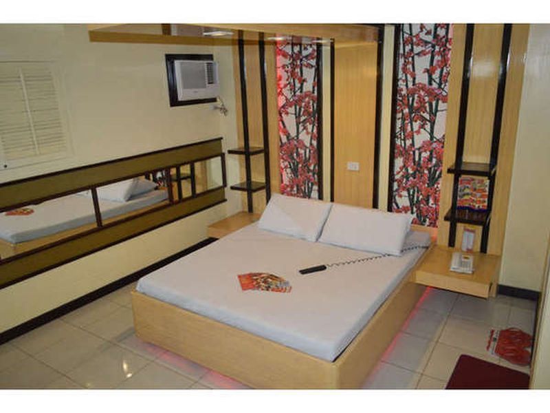 Hotel Sogo Edsa Caloocan Buitenkant foto