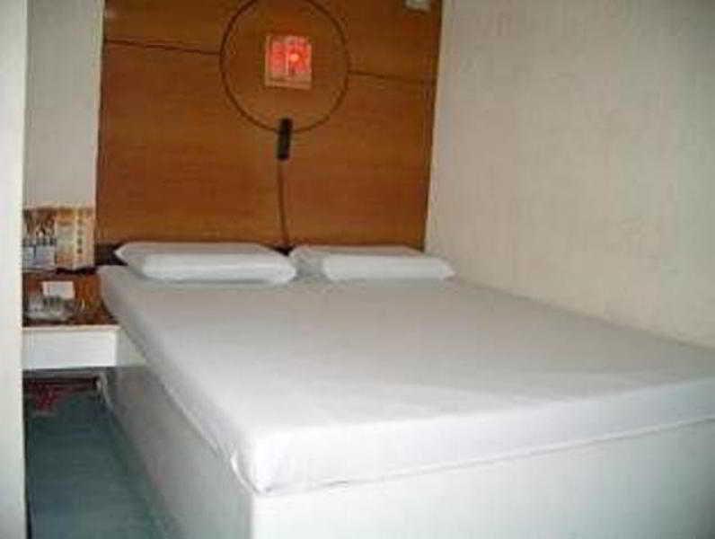 Hotel Sogo Edsa Caloocan Buitenkant foto
