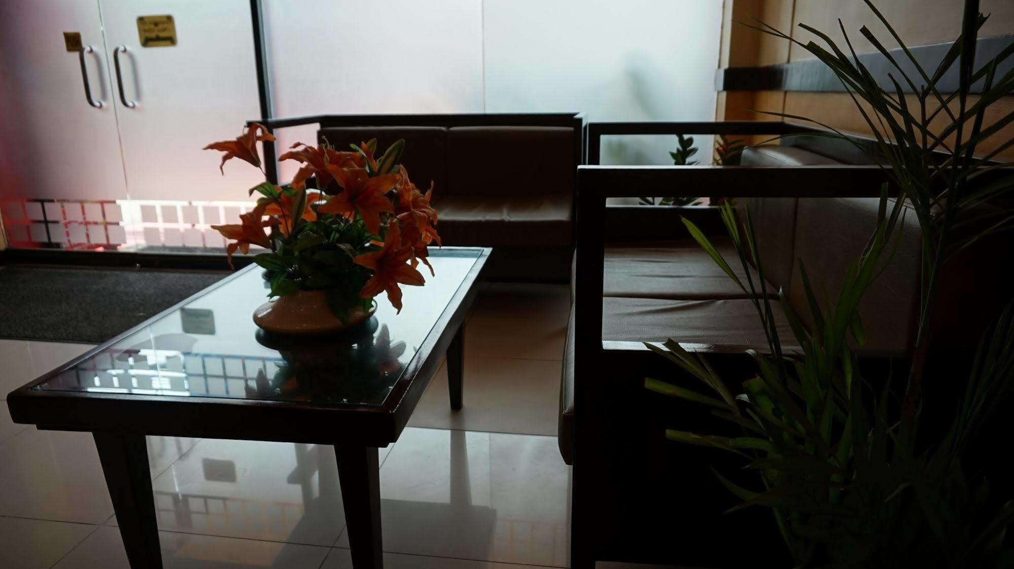 Hotel Sogo Edsa Caloocan Buitenkant foto