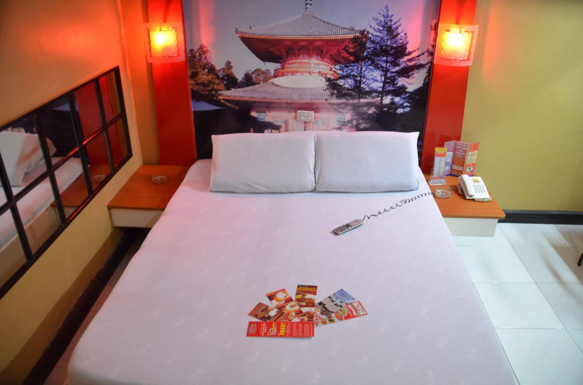 Hotel Sogo Edsa Caloocan Buitenkant foto
